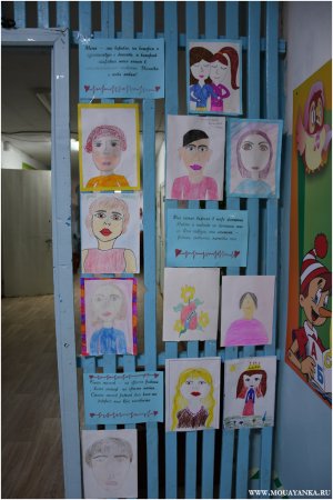 Выставка рисунков, посвященных Дню матери. 2021